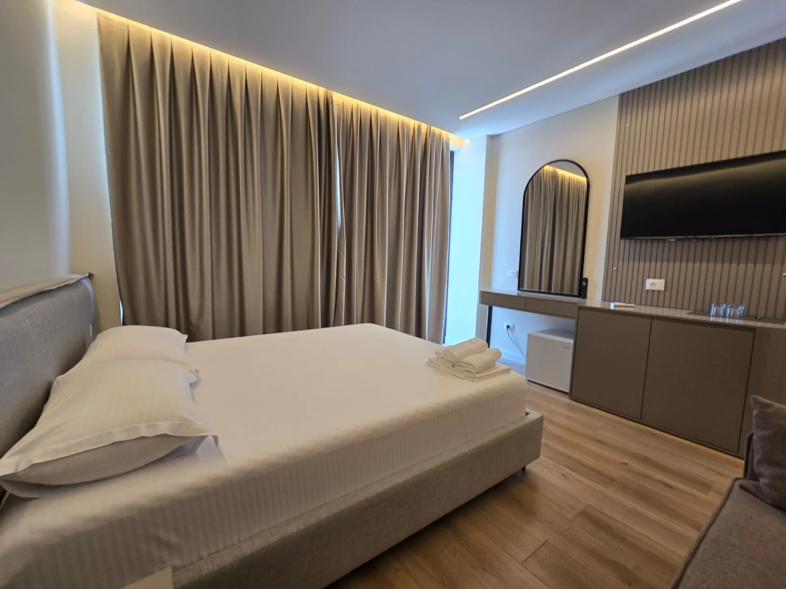 Double room extra bed (with balcony)